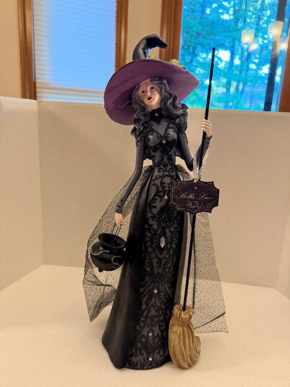 VIRAL BELLA LUXX Halloween Witch Figurine with Broom and Cauldron
